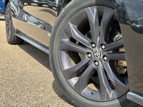 Used 2021 Toyota Sienna XSE FWD image 2