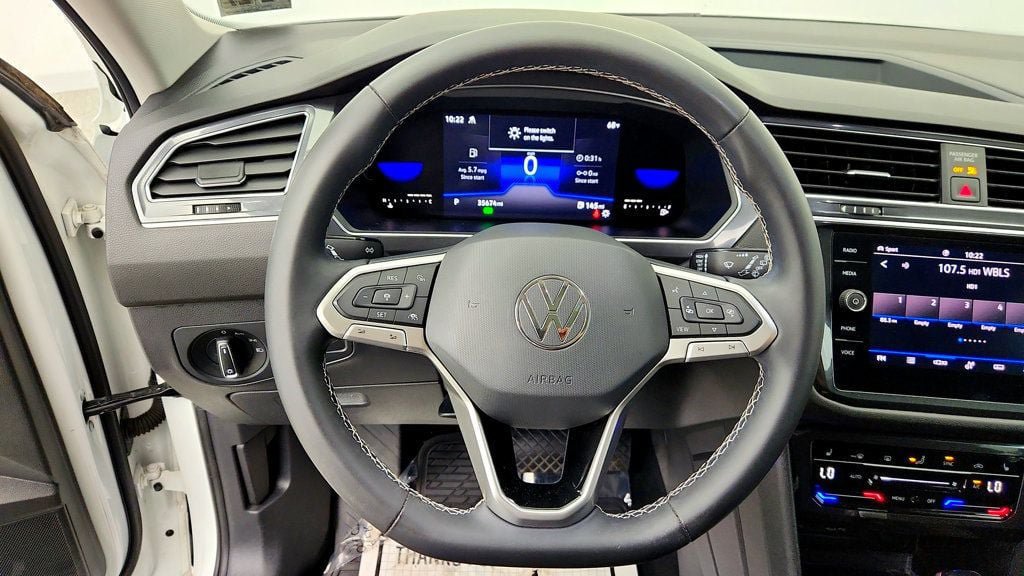Used 2022 Volkswagen Tiguan SE w/ Panoramic Sunroof Package AWD/4WD image 14