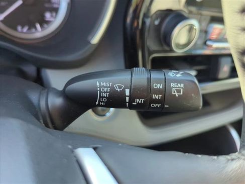 Used 2023 Toyota Highlander XLE FWD image 18