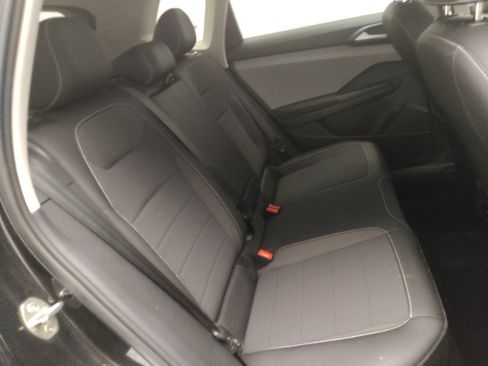 Used 2024 Volkswagen Taos SE image 19