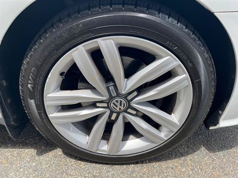 Used 2017 Volkswagen Passat 1.8T SE FWD image 9