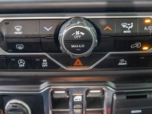 Used 2022 Jeep Wrangler Unlimited Sport AWD/4WD image 27