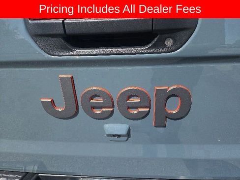 Used 2025 Jeep Gladiator Mojave AWD/4WD image 12