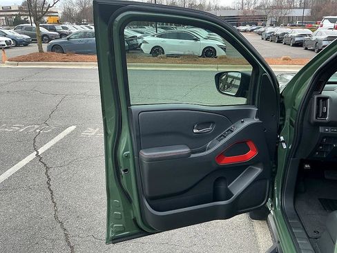 Certified 2025 Nissan Frontier Pro-X image 11