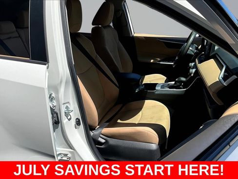 Used 2021 Toyota RAV4 LE AWD/4WD image 37