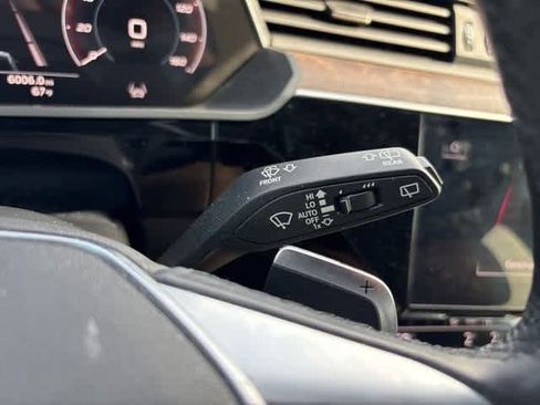 Used 2022 Audi e-tron Premium image 18