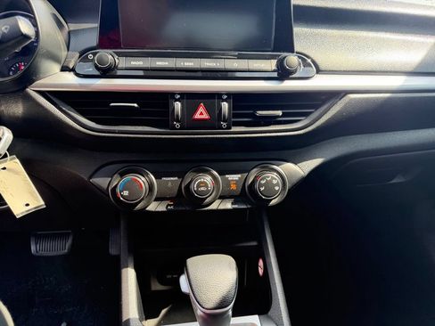 Used 2022 Kia Forte LXS FWD image 25