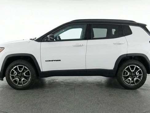 Used 2025 Jeep Compass Trailhawk image 5
