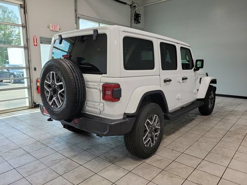 New 2025 Jeep Wrangler Unlimited Sahara AWD/4WD image 7