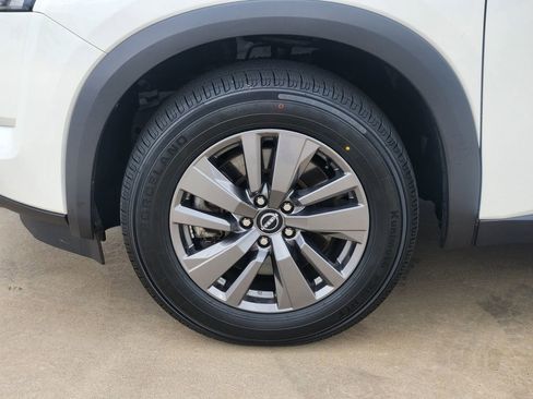 Used 2025 Nissan Pathfinder SV AWD/4WD image 15