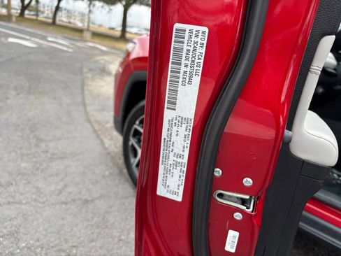 Used 2025 Jeep Compass Limited image 22