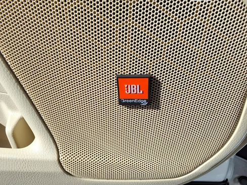 Used 2016 Toyota Highlander Limited image 16