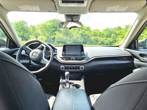 Used 2022 Nissan Altima 2.5 SV image 2