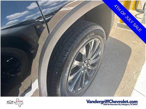 Used 2023 Chevrolet Traverse RS w/ LPO, Floor Liner Package FWD image 4