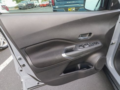 Used 2021 Nissan Kicks SV image 13