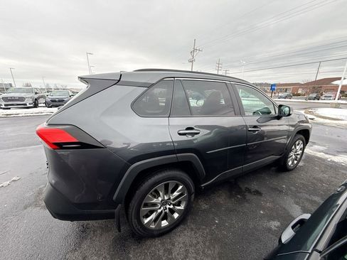 Used 2023 Toyota RAV4 XLE Premium image 9