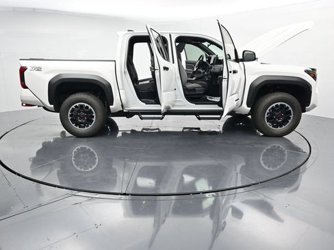 Used 2024 Toyota Tacoma TRD Off-Road AWD/4WD image 41