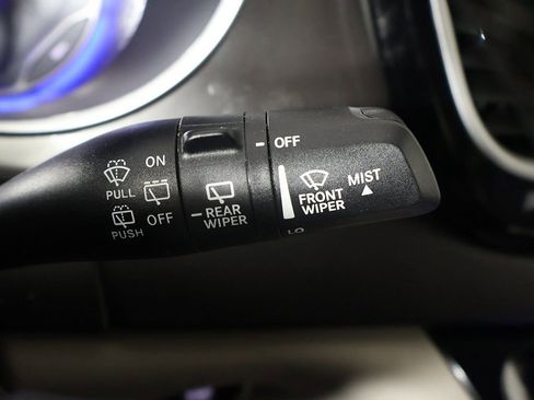 Used 2024 Chrysler Pacifica Touring-L image 38