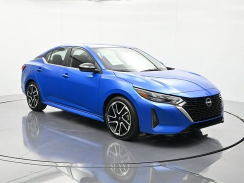 Used 2025 Nissan Sentra SR image 3