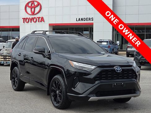 Used 2022 Toyota RAV4 SE image 1