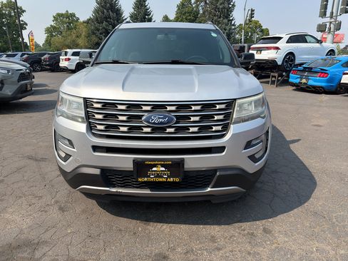 Used 2017 Ford Explorer XLT w/ Equipment Group 201A AWD/4WD image 12