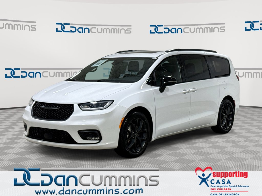 Used 2025 Chrysler Pacifica Limited FWD image 1