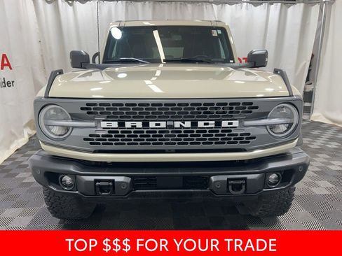 Used 2025 Ford Bronco Badlands image 2