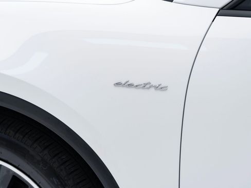 Used 2024 Porsche Macan 4 Electric image 13