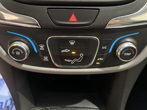 Used 2020 Chevrolet Equinox LT FWD image 16