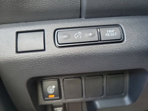Used 2025 Nissan Frontier S RWD image 24