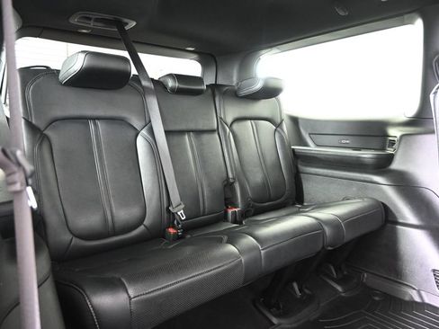 Used 2024 Jeep Wagoneer Series II AWD/4WD image 16