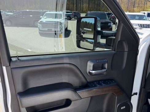 Used 2018 GMC Sierra 2500 Denali w/ Duramax Plus Package AWD/4WD image 13