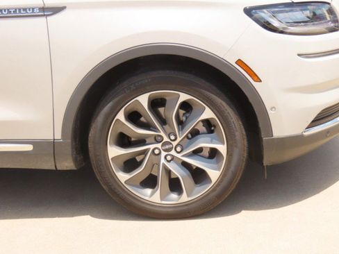 Used 2023 Lincoln Nautilus Reserve w/ Equipment Group 201A AWD/4WD image 7