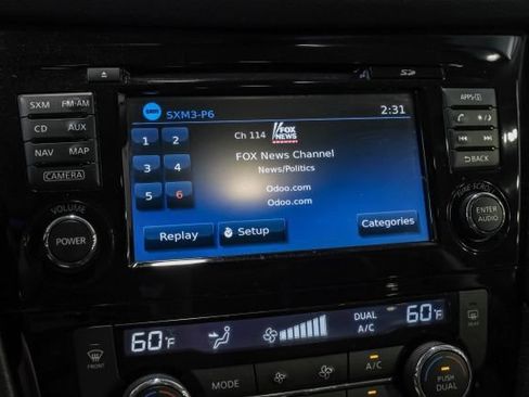 Used 2017 Nissan Rogue SL w/ SL Premium Package FWD image 29