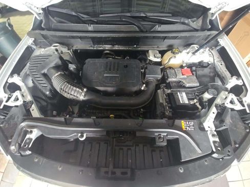 Used 2023 GMC Acadia SLE w/ Driver Convenience Package FWD image 17