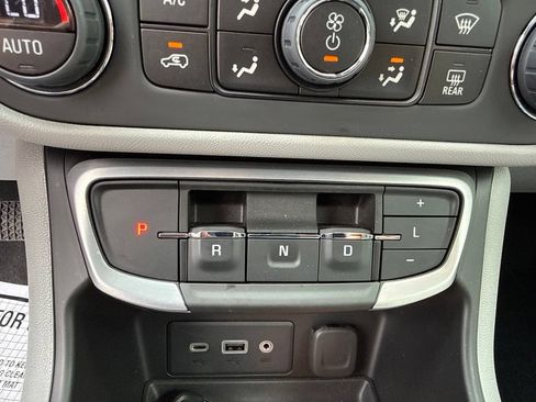 Used 2023 GMC Terrain SLE w/ Driver Convenience Package AWD/4WD image 34