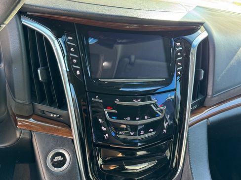 Used 2017 Cadillac Escalade Premium Luxury AWD/4WD image 9