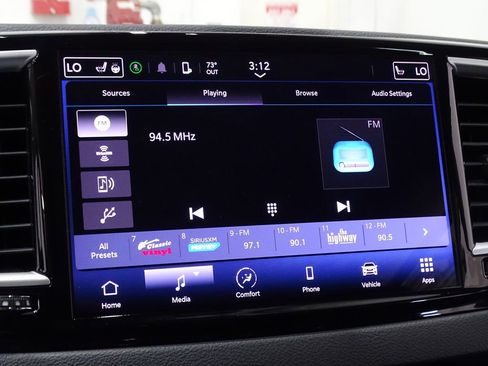 Used 2024 Chrysler Pacifica Touring-L image 25