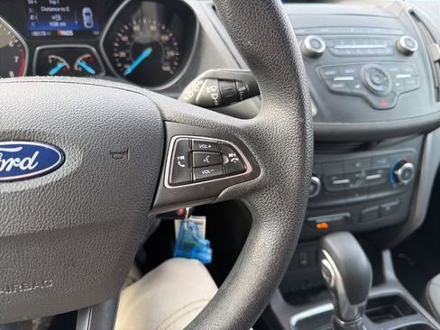 Used 2019 Ford Escape S image 32