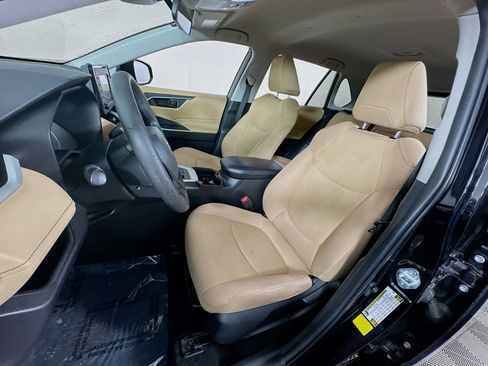 Used 2021 Toyota RAV4 LE FWD image 12