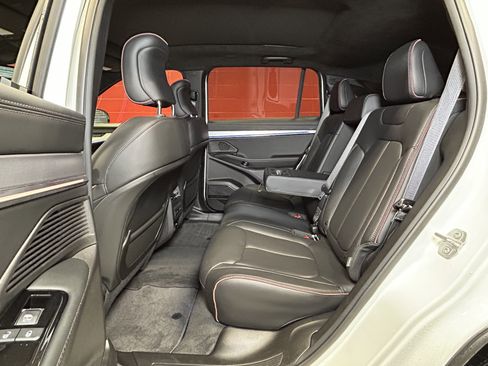 Used 2024 Jeep Wagoneer Launch Edition AWD/4WD image 37