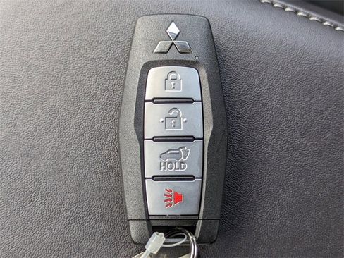 New 2025 Mitsubishi Outlander SE image 33