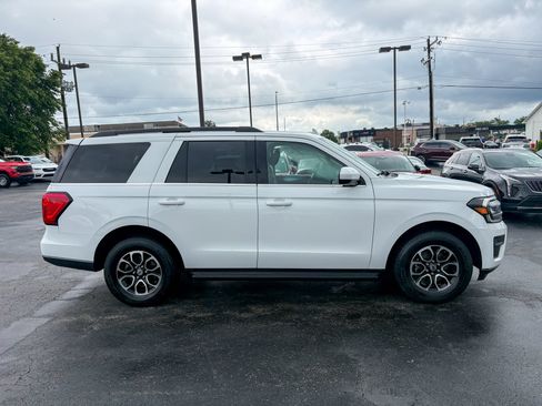 Used 2024 Ford Expedition XLT AWD/4WD image 20