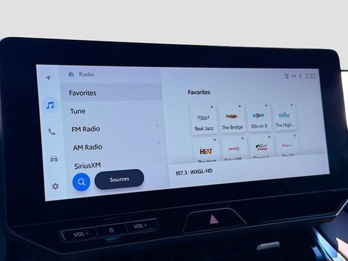 Used 2023 Toyota Venza XLE image 29