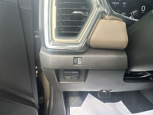 Used 2024 GMC Canyon Denali image 20