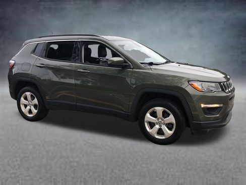 Used 2018 Jeep Compass Latitude w/ Popular Equipment Group AWD/4WD image 15