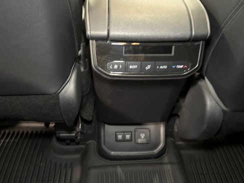 Used 2020 Toyota Highlander Limited image 11