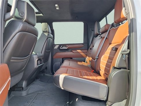 Used 2024 GMC Sierra 2500 Denali Ultimate image 10