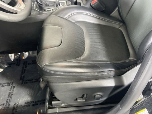 Used 2022 Jeep Cherokee Latitude Lux w/ Sun & Sound Group image 18