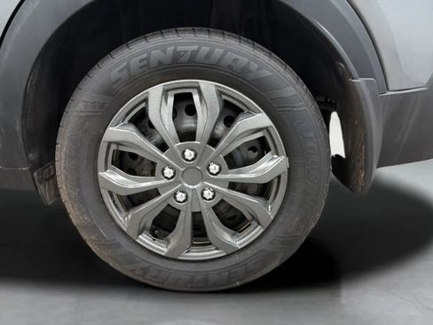 Used 2019 Nissan Kicks S FWD image 27